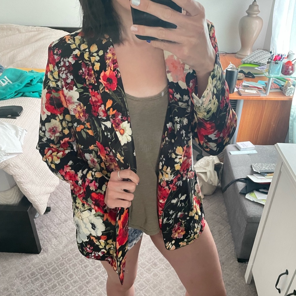 Loose floral blazer